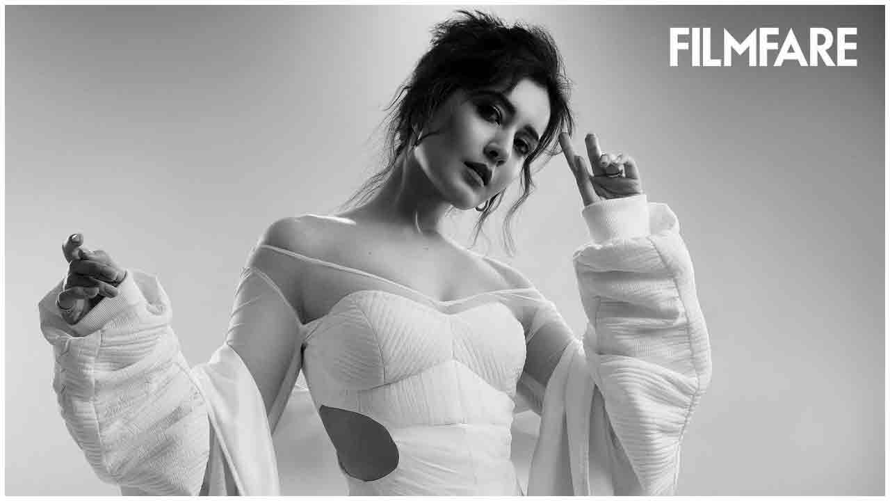 Raashi Khanna | బ్లాక్ అండ్ వైట్ ఫొటోతో కిర్రాక్ పుట్టిస్తున్న రాశి ఖన్నా..