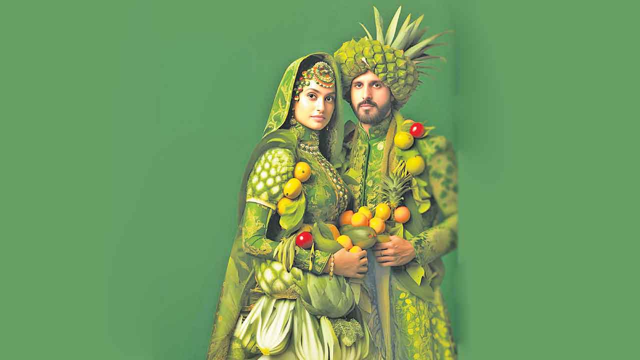 కొత్తిమీర-కరివేపాకులా..