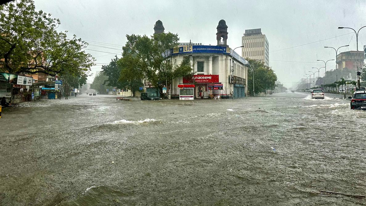 Cyclone Michaung |  నెల్లూరు – మచిలీపట్నం మధ్య తీరం దాటనున్న ‘మిచాంగ్‌’ తుఫాను