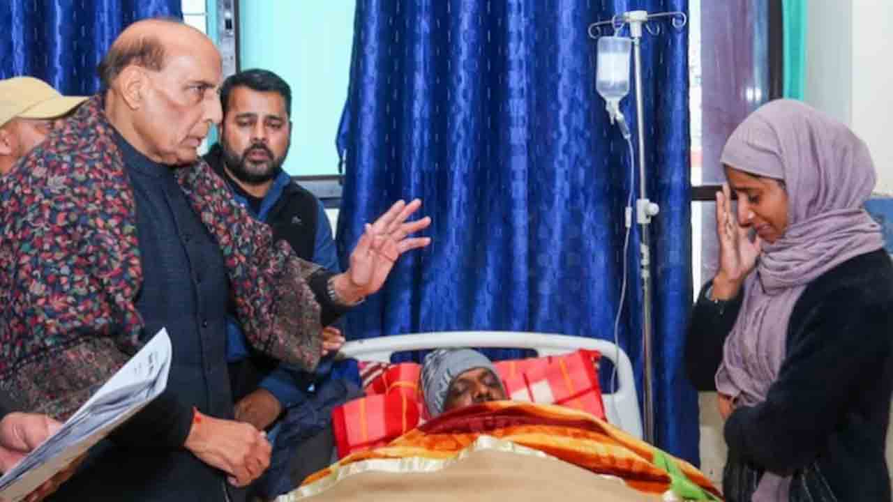 Rajnath Singh | పూంచ్‌లో మరణించిన బాధిత కుటుంబాలను కలిసిన రాజ్‌నాథ్ సింగ్