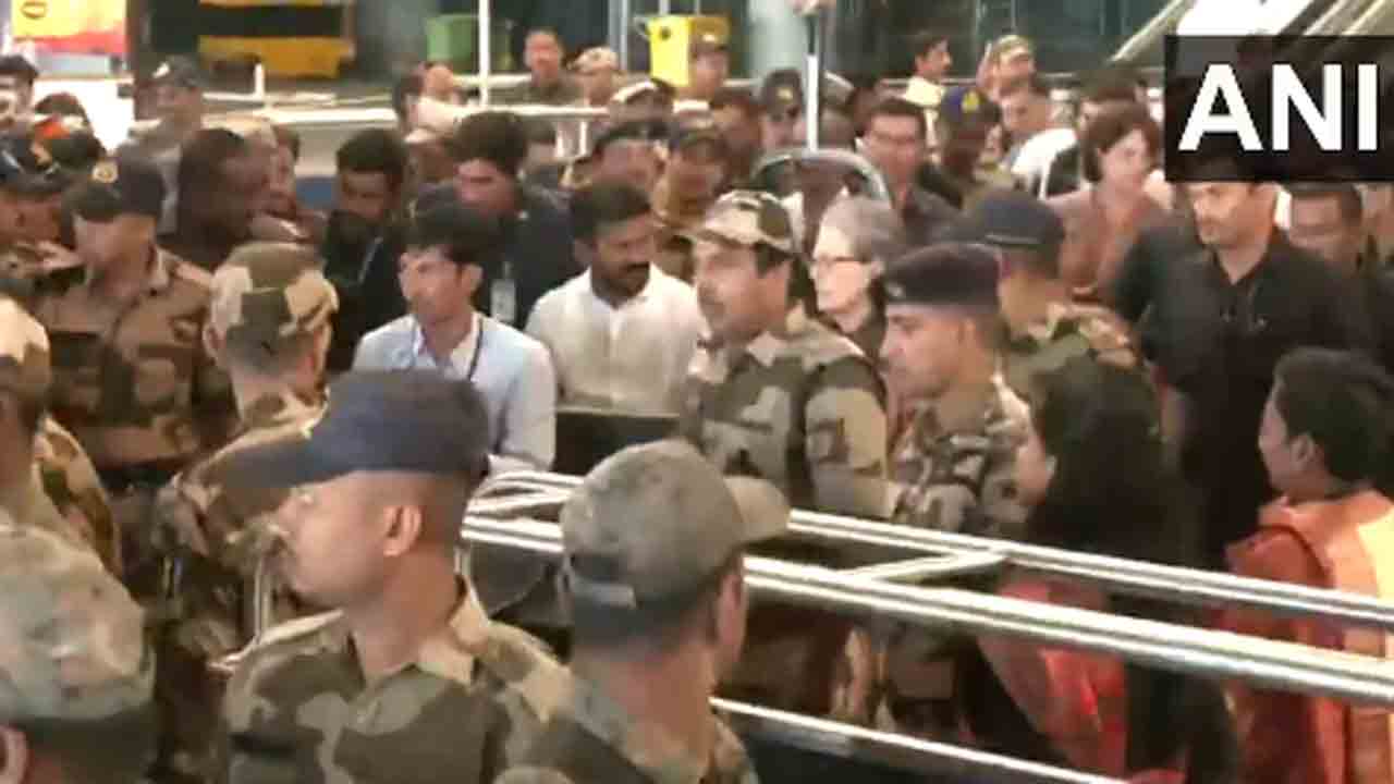 Revanth Reddy | మరికాసేపట్లో రేవంత్‌ ప్రమాణస్వీకారం.. నగరానికి చేరుకున్న కాంగ్రెస్‌ పెద్దలు