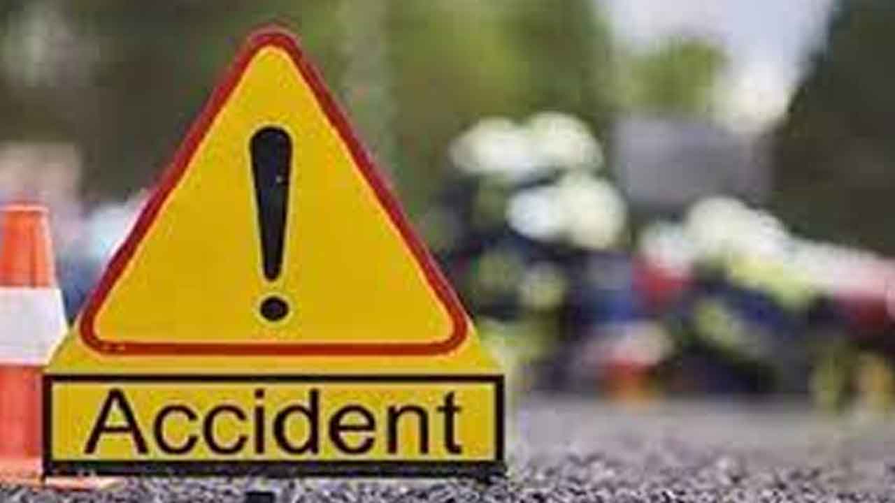 Road accident | బైక్ను ఢీ కొట్టిన లారీ.. ఇద్దరు మృతి, మరొకరికి తీవ్ర గాయాలు