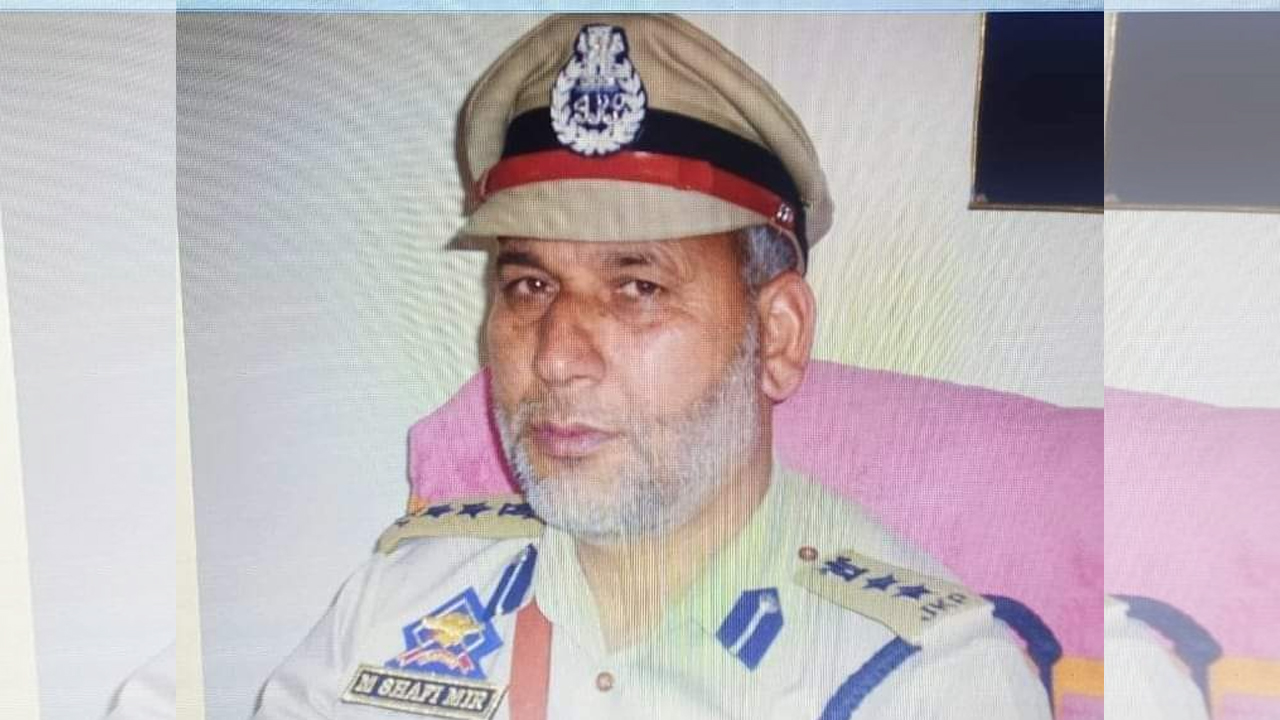 Baramulla | కశ్మీర్‌లో ఉగ్రవాదుల ఘాతుకం.. మసీద్‌లో ప్రార్థనలు చేస్తున్న రిటైర్డ్‌ పోలీస్‌పై కాల్పులు..!