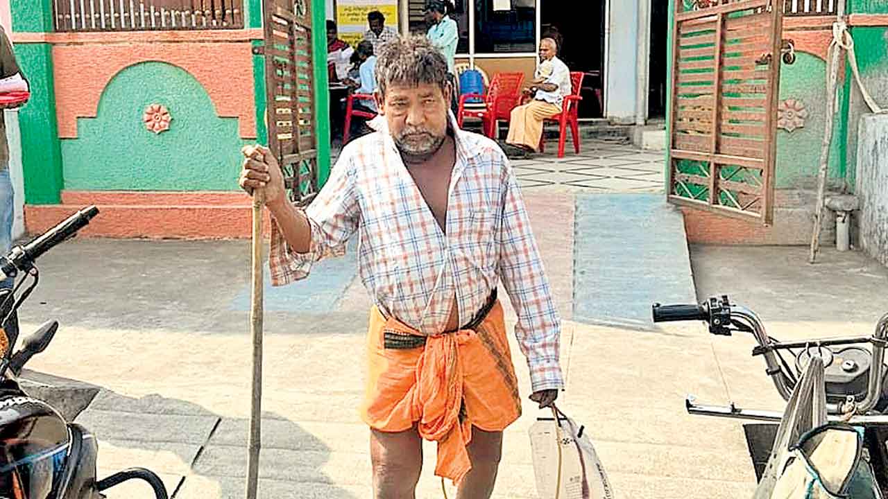 Abhaya Hastham | గందరగోళంగా అభయహస్తం.. దరఖాస్తులు దొరక్క జనం తిప్పలు