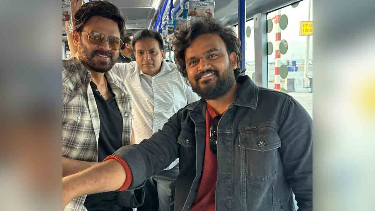 SAINDHAV | సైంధవ్‌ ప్రమోషన్స్‌ టైం.. బస్‌లో వెంకటేశ్‌, శైలేష్‌ కొలను