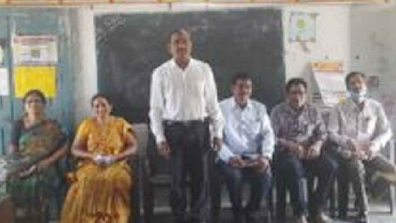 స్పౌజ్‌లను ఒకే జిల్లాకు కేటాయించాలి: ఎస్జీటీయూ