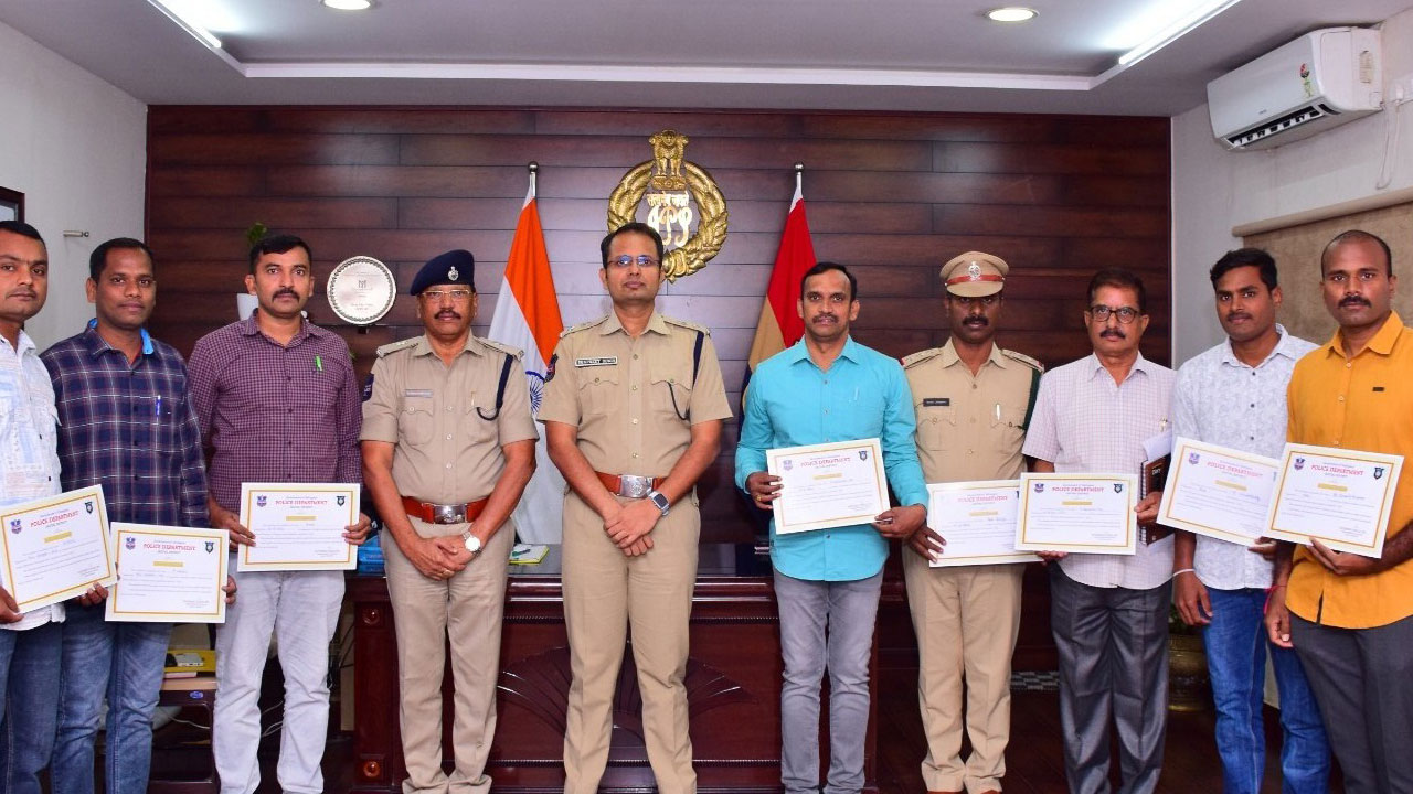 ఎన్నికల నిర్వహణలో సేవలు అభినందనీయం