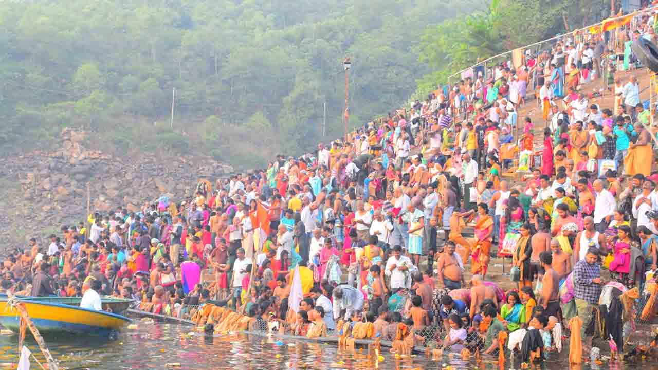 Srisailam | శ్రీశైలం భక్త శోభితం.. ఆఖ‌రి సోమ‌వారం అంబ‌రాన్నంటిన కార్తీక సంబ‌రాలు..!
