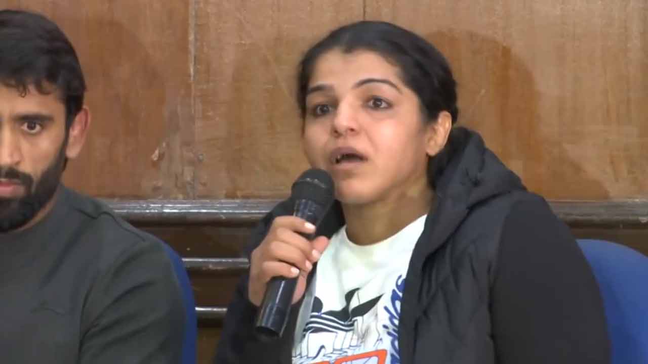Sakshi Malik: కుస్తీ వ‌దిలేస్తున్నా.. ఏడ్చేసిన సాక్షీ మాలిక్‌