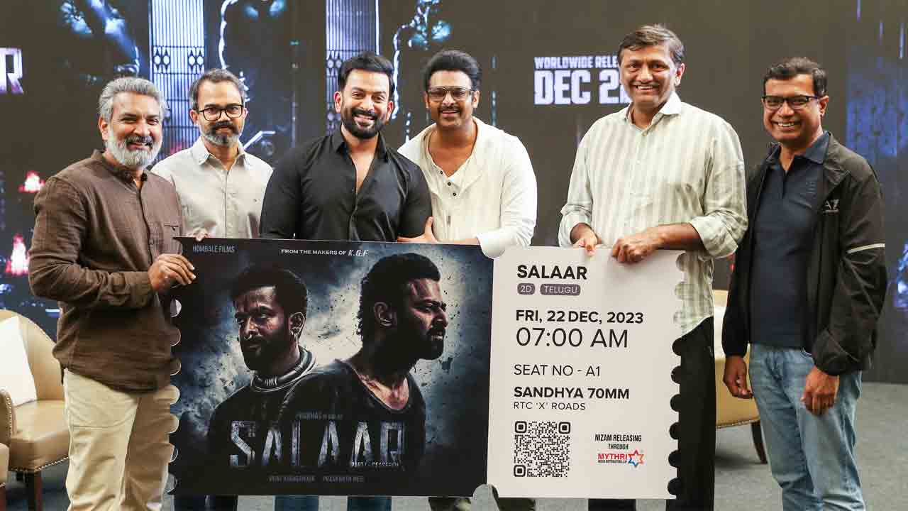 ‘సలార్‌’ టికెట్‌ కొనుగోలు చేసిన రాజమౌళి