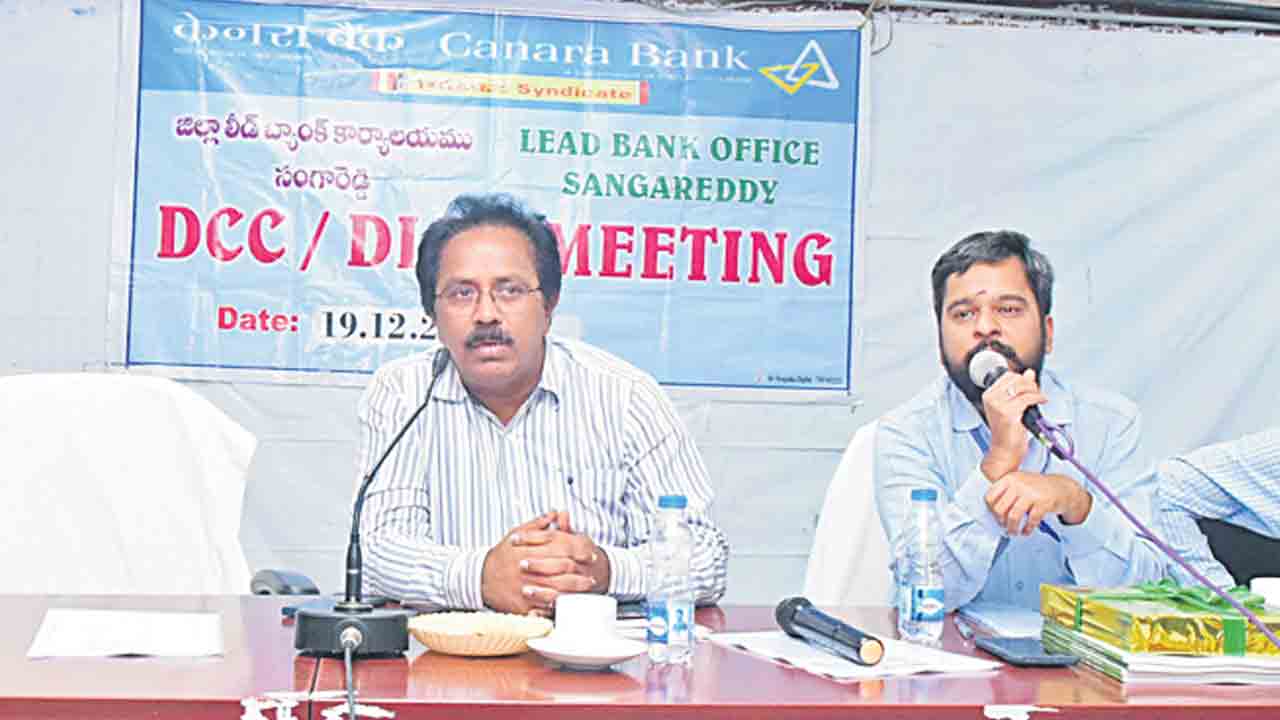 లక్ష్య సాధనకు బ్యాంకర్లు సహకరించాలి