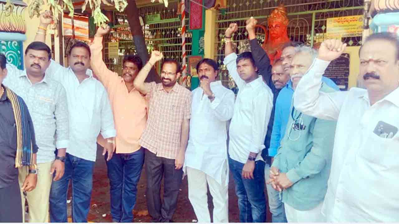 BRS Leaders | కేసీఆర్ మూడోసారి ముఖ్యమంత్రి కావాలని పూజలు