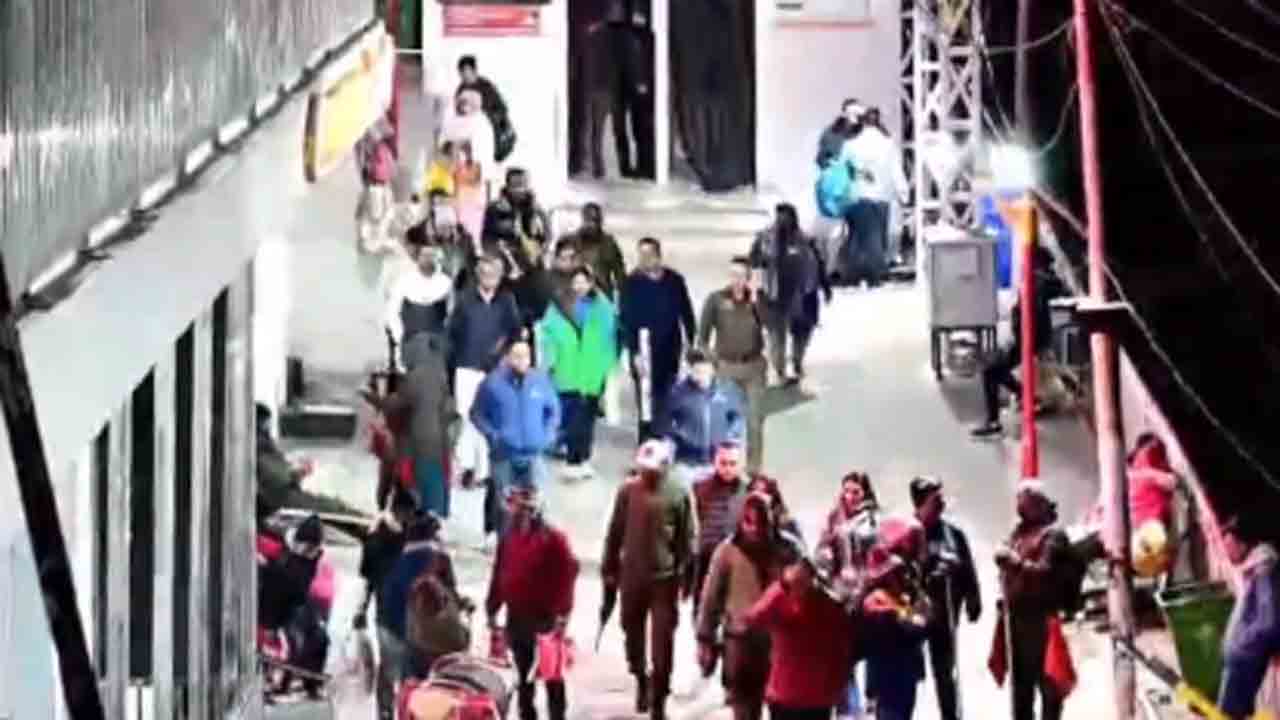 Shah Rukh Khan | డంకీ రిలీజ్‌కు ముందు వైష్ణోదేవి ఆలయానికి వెళ్లిన షారుఖ్‌.. ఏడాదిలో మూడోసారి