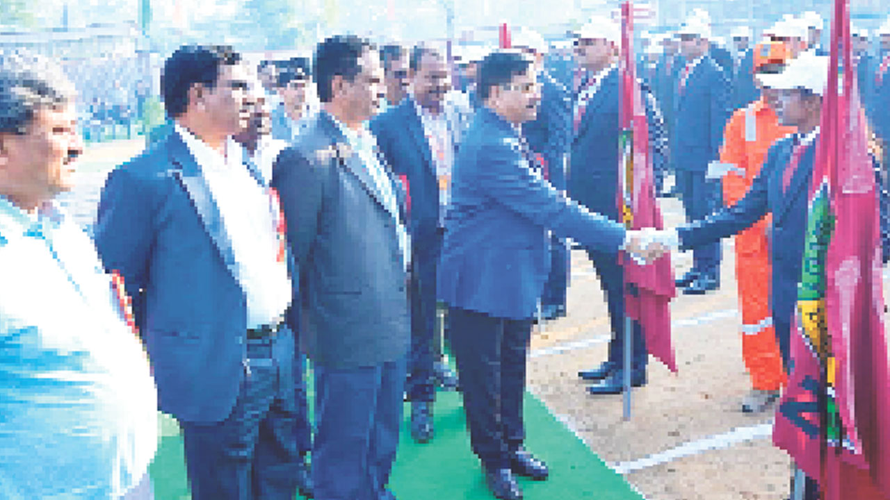 ఆరంభం.. అదిరింది