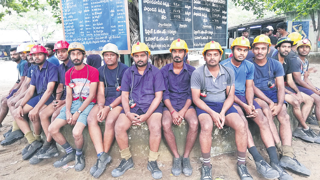 కడుపులో పెట్టుకొని కాపాడుకున్నరు..