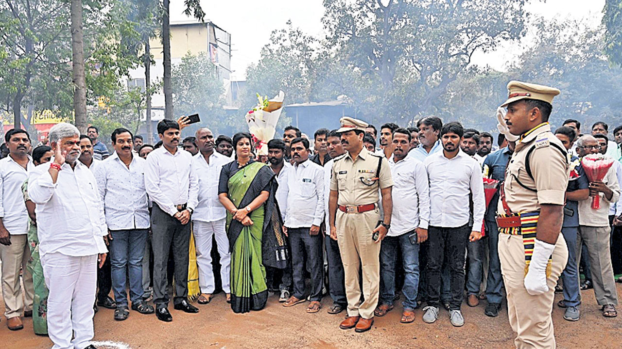 స్పీకర్‌కు ఘన స్వాగతం