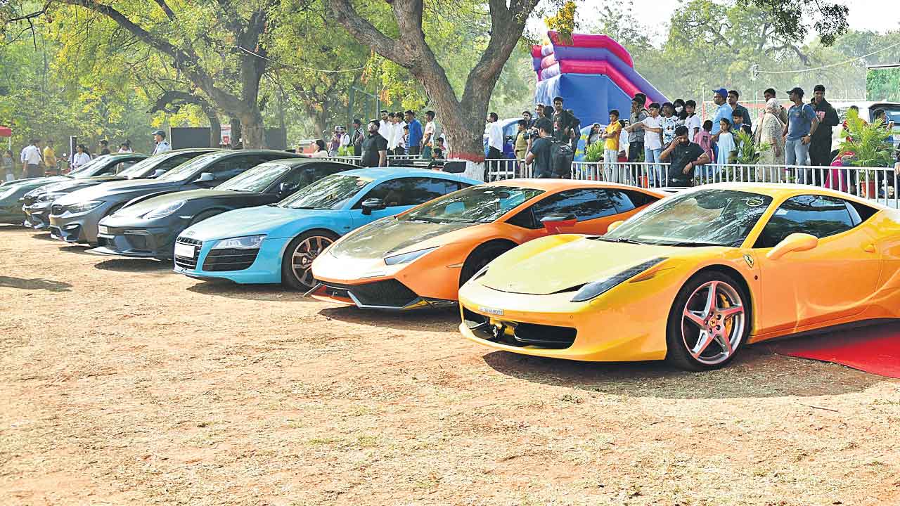 హెచ్‌పీఎస్‌లో తళుక్కుమన్న స్పోర్ట్స్‌ కార్లు