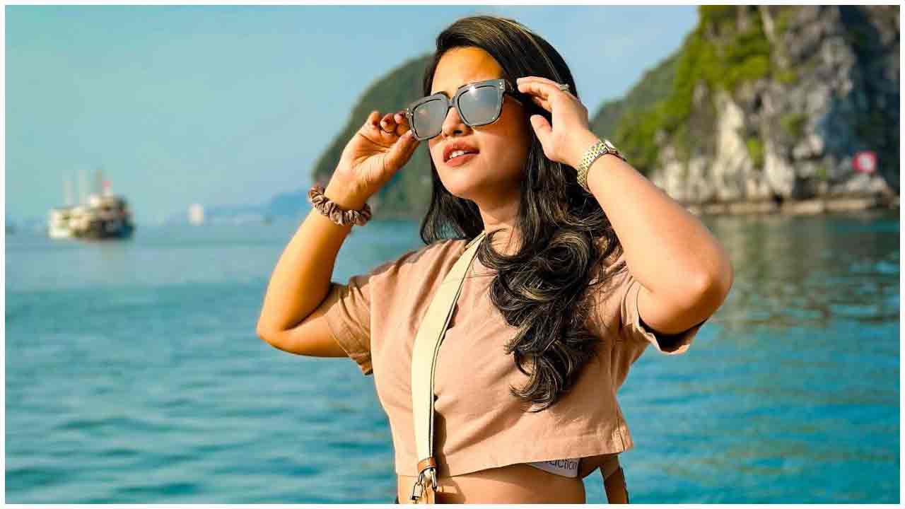 Sravanthi Chokarapu | బీచ్ వద్ద ఎంజాయ్ చేస్తున్న స్రవంతి చొక్కారపు..