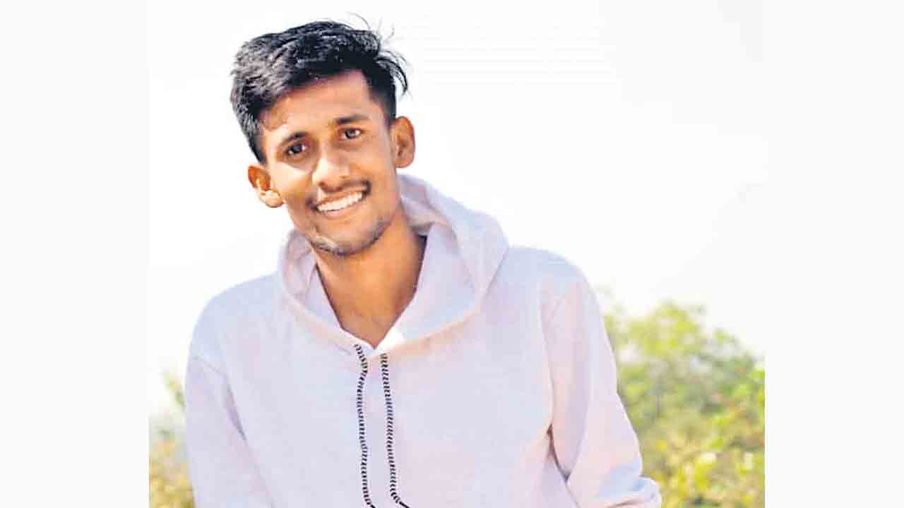 ఇప్పటికైనా సరైన టైంలో నోటిఫికేషన్‌ ఇవ్వాలి..లేఖ రాసి నిరుద్యోగి ఆత్మహత్య