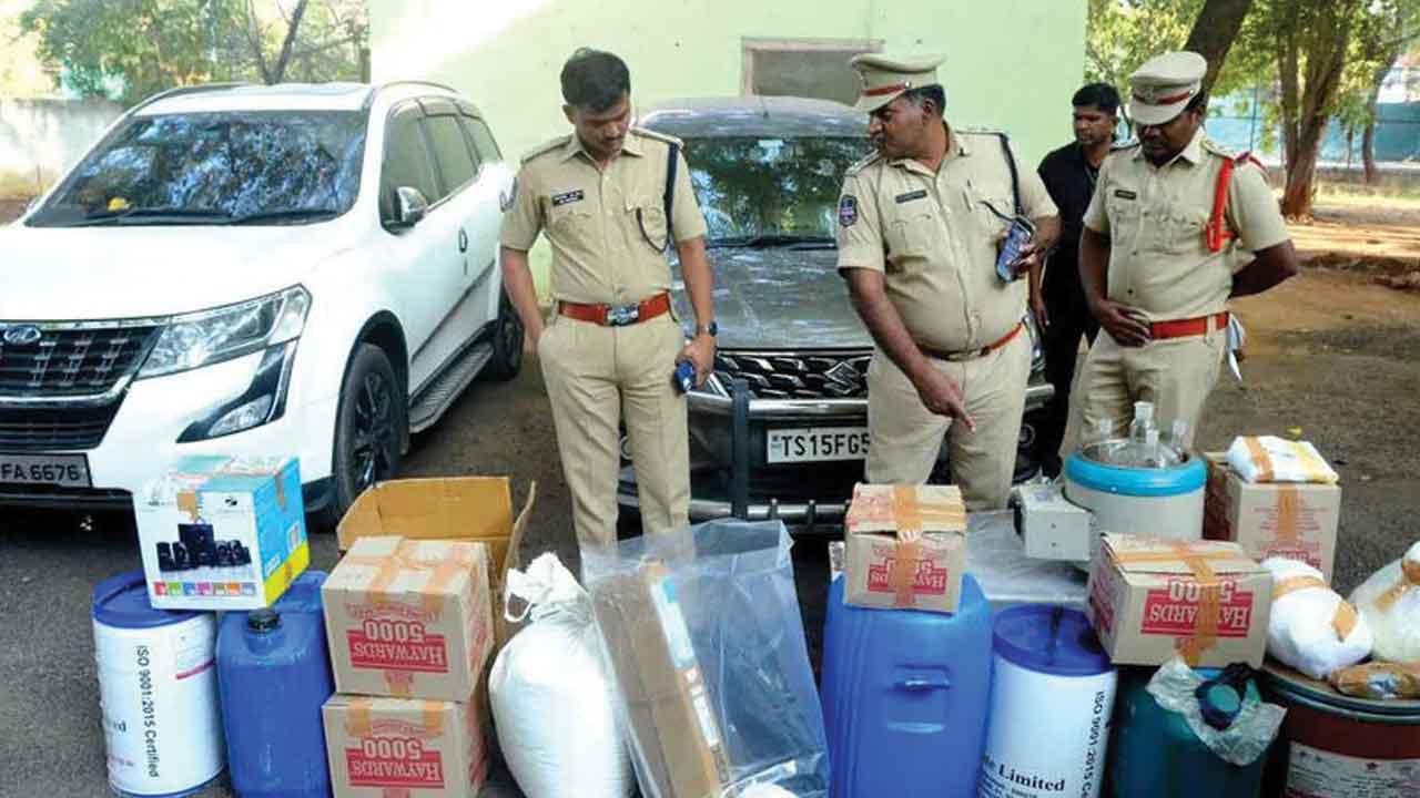 ఆల్ప్రజోలం తయారీదారుల అరెస్టు