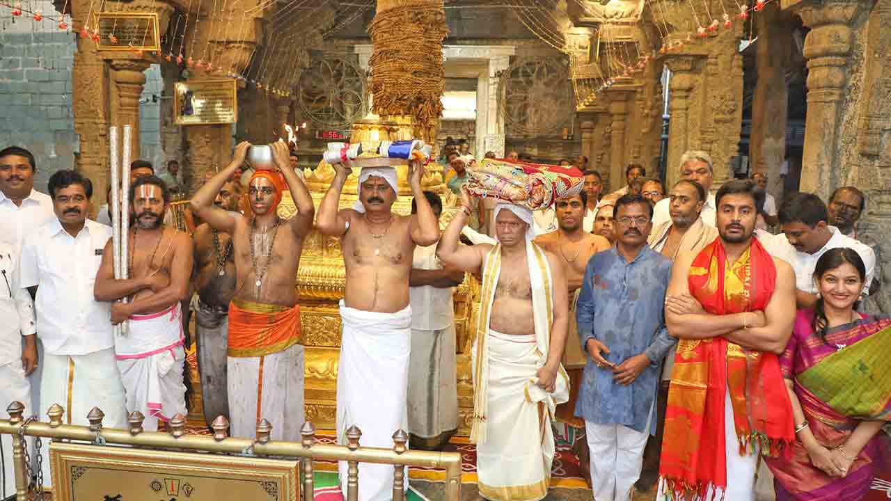 తిరుమలలో వైభవంగా కోయిల్‌ ఆళ్వార్‌ తిరుమంజనం