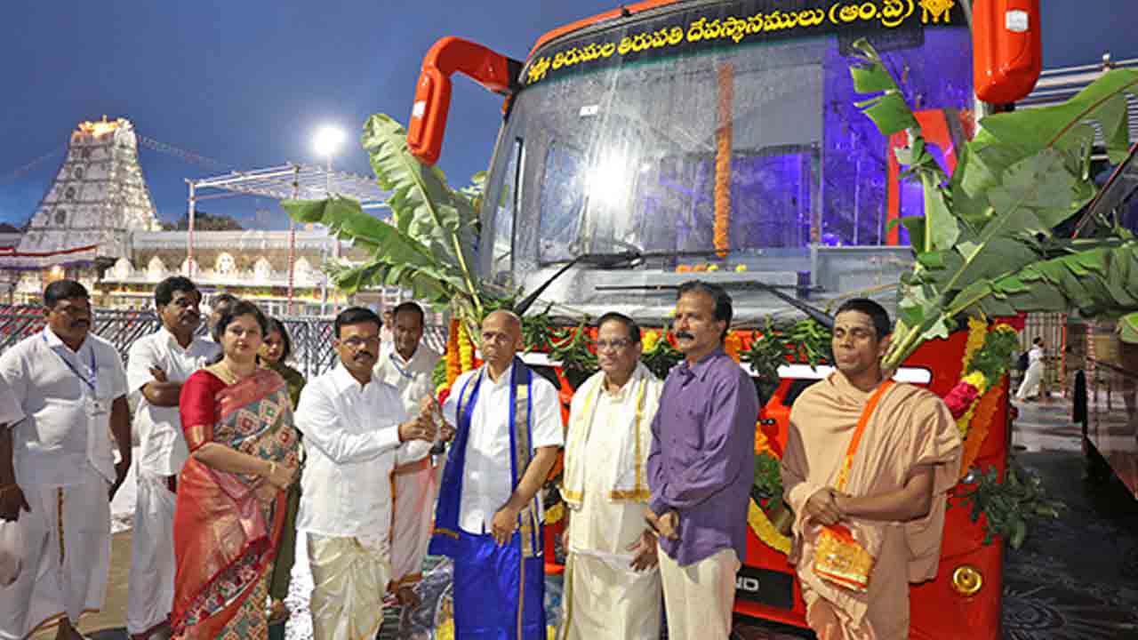 TTD | టీటీడీకి రెండు బస్సులను విరాళంగా అందజేసిన దాతలు