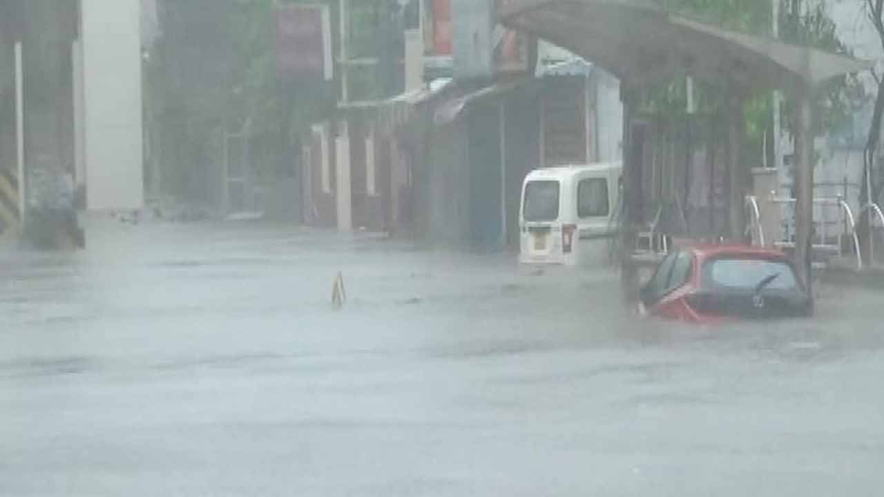 Tamil Nadu | దక్షిణ తమిళనాడును ముంచెత్తిన వర్షాలు.. విద్యాసంస్థలకు సెలవు.. పలు రైళ్లు, విమానాలు రద్దు