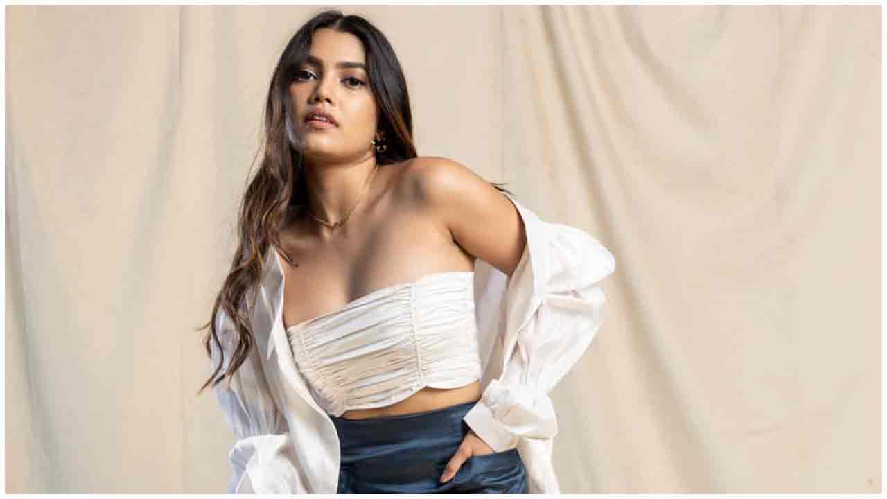 Tanvi Shinde | మినీస్కర్ట్స్‌లో హొయలు పోయిన తన్వీ షిండే..