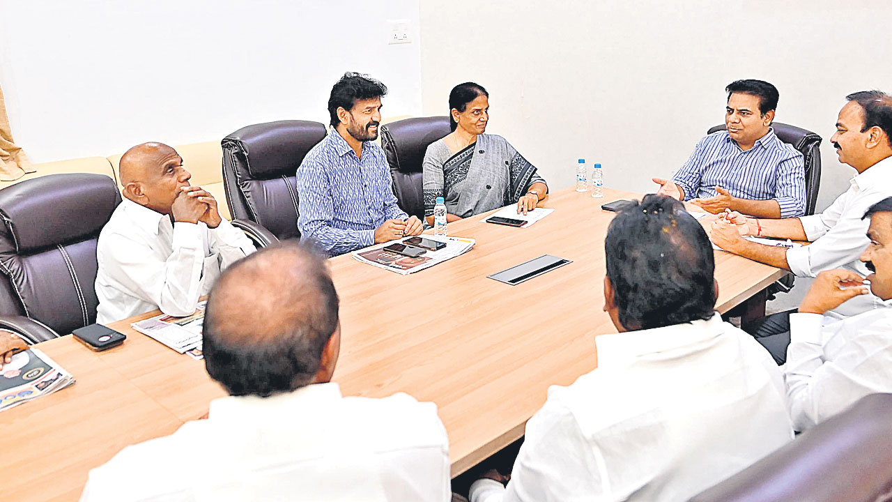 లోక్‌సభస్ధానాలపై..గులాబీ గురి