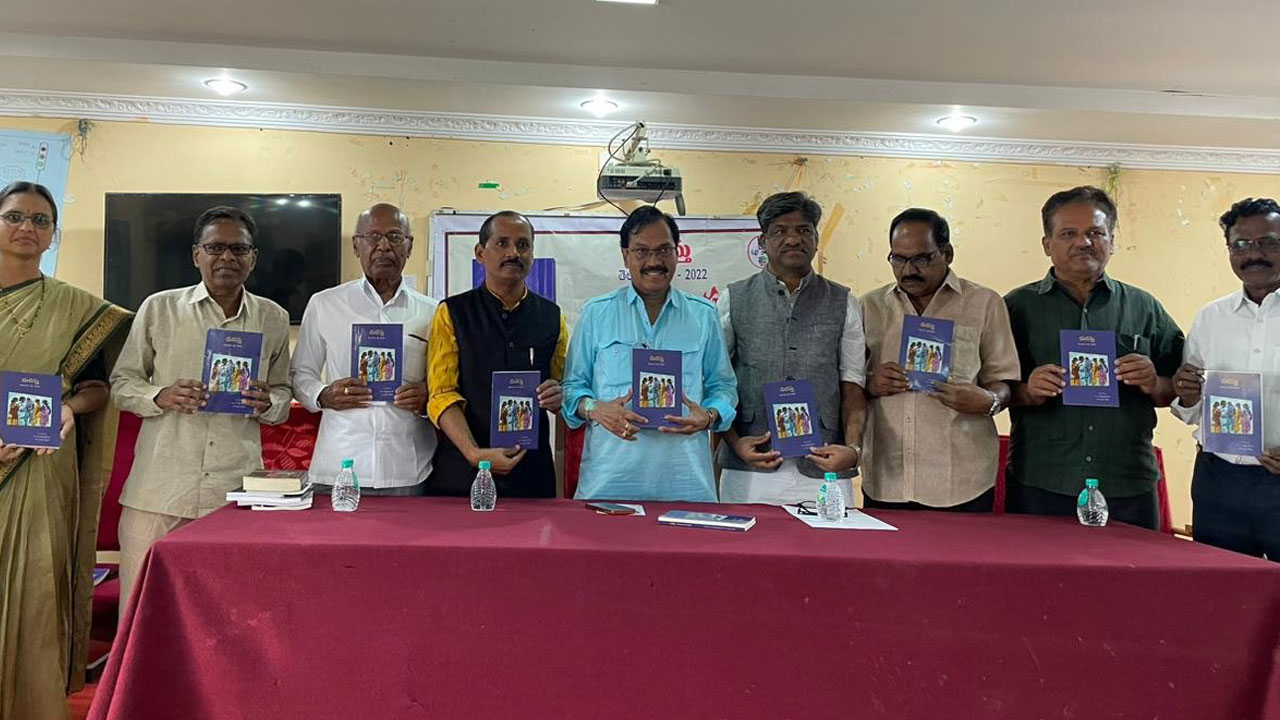 సామాజిక చరిత్రను భవిష్యత్‌ తరాలకు అందజేసేవే కథలు