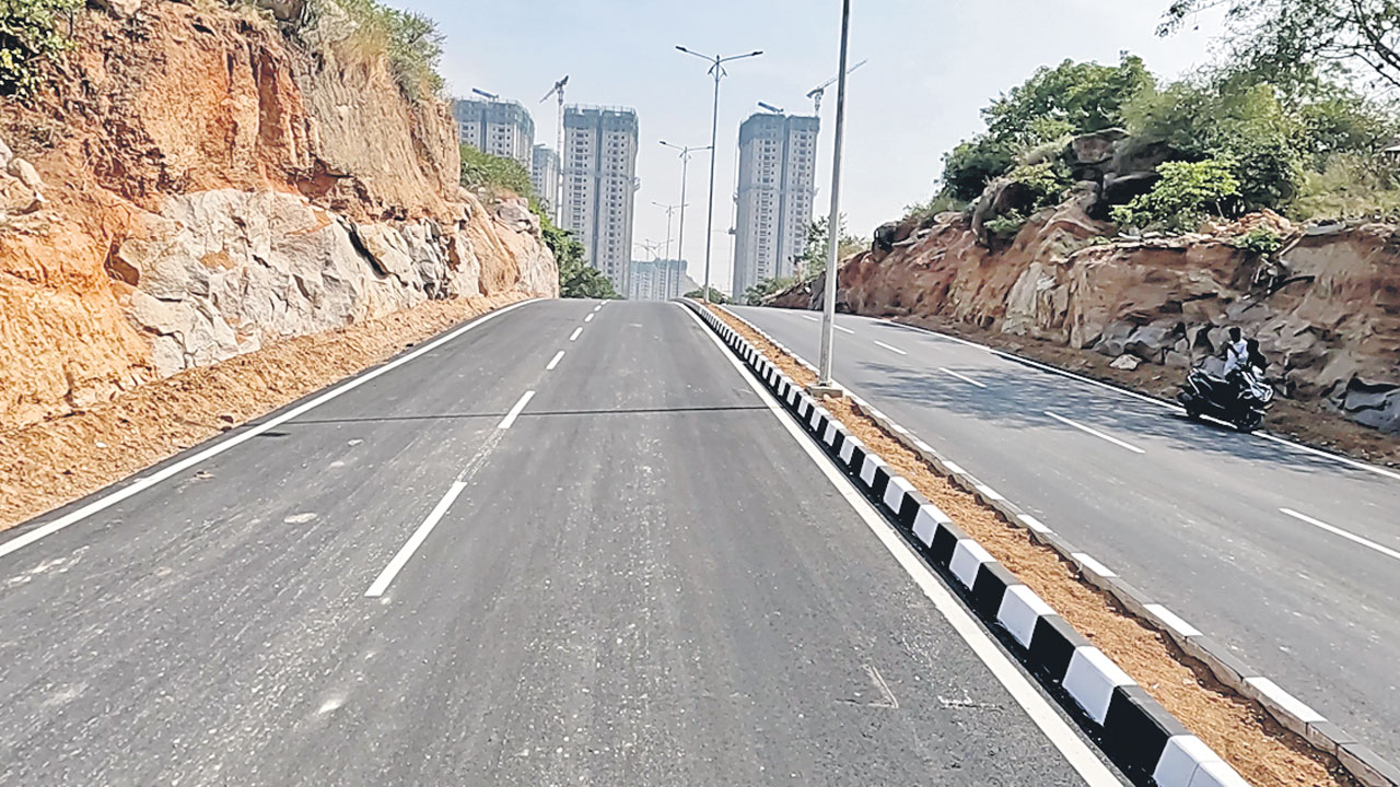 కొండల్ని తొలచి..కొత్తదారులు..