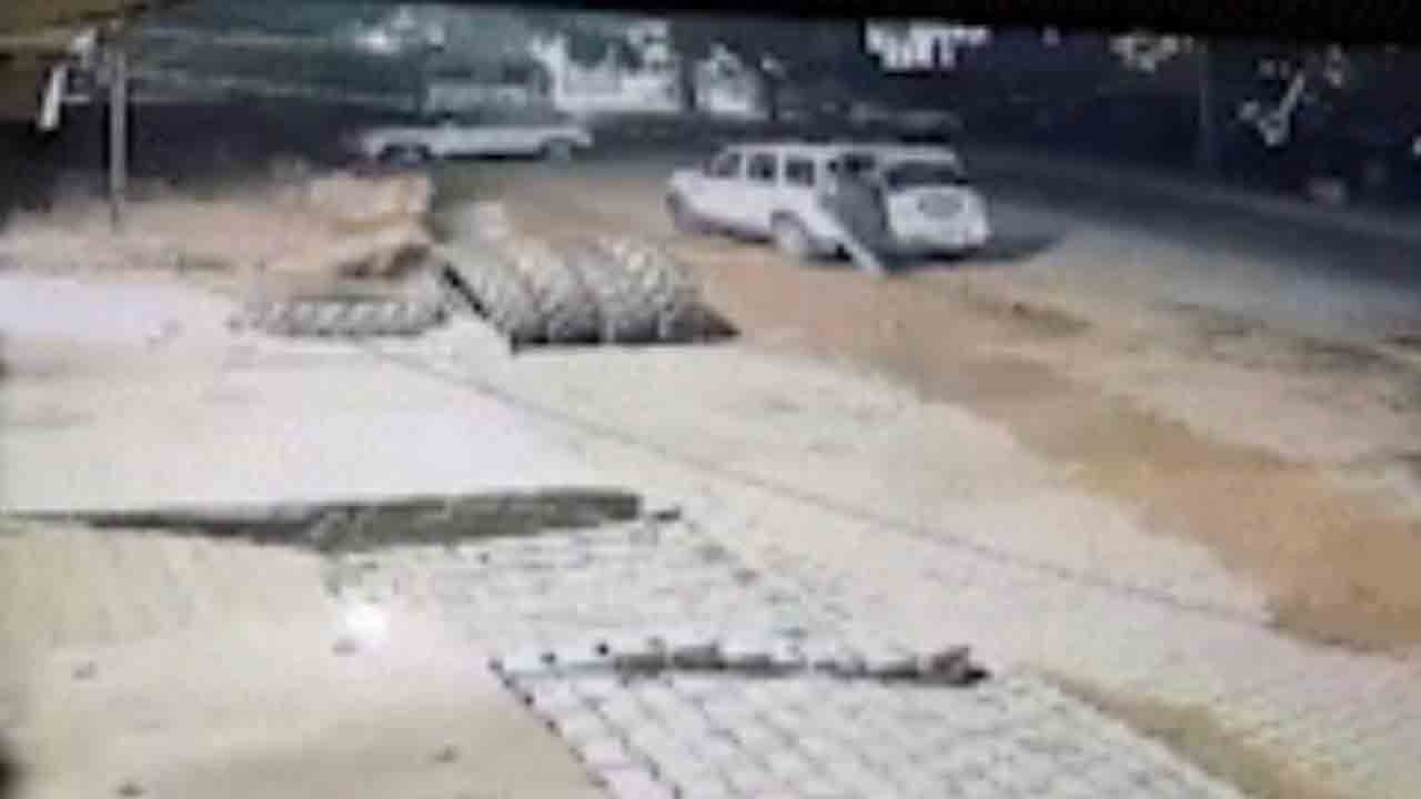 Watch: ఏటీఎంలోని డబ్బులు చోరీ చేసిన దొంగలు.. తర్వాత ఏం చేశారంటే?