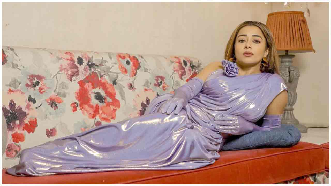 Tina Datta | చీరకట్టులో మెరిసిపోతున్న టీనా దత్తా..