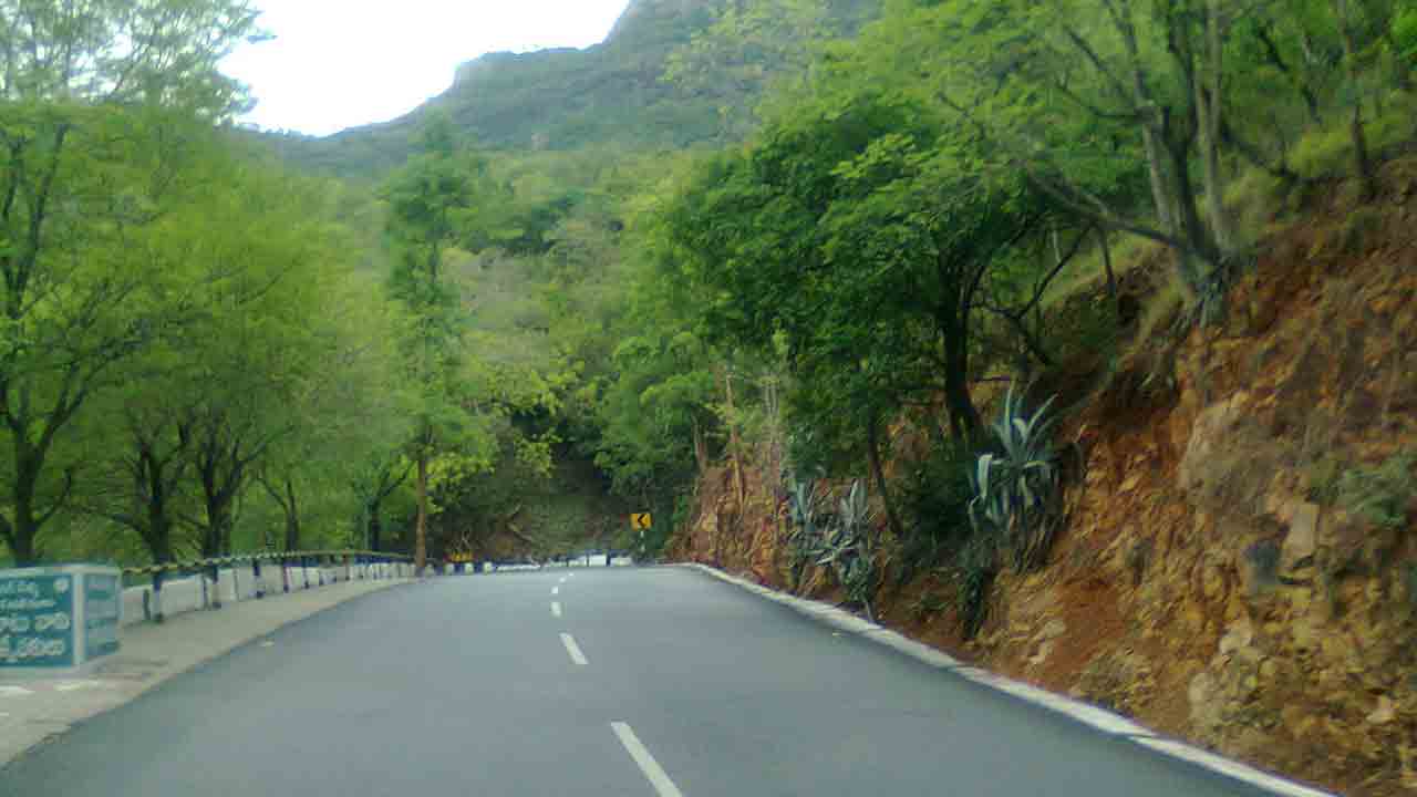 Accident | తిరుమల ఘాట్‌ రోడ్డులో ప్రమాదం.. కర్ణాటక భక్తులకు స్వల్పగాయాలు