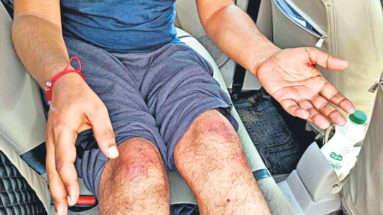 చెప్పింది ఒప్పుకో.. లేకుంటే తాటతీస్తాం..