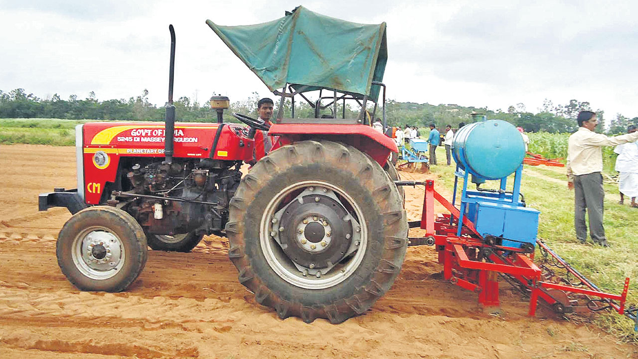Agriculture Equipments | సాగులో మారిన పనిముట్లు.. రైతులకు పనితగ్గిస్తున్న ఈ యంత్రాల గురించి తెలుసా ?