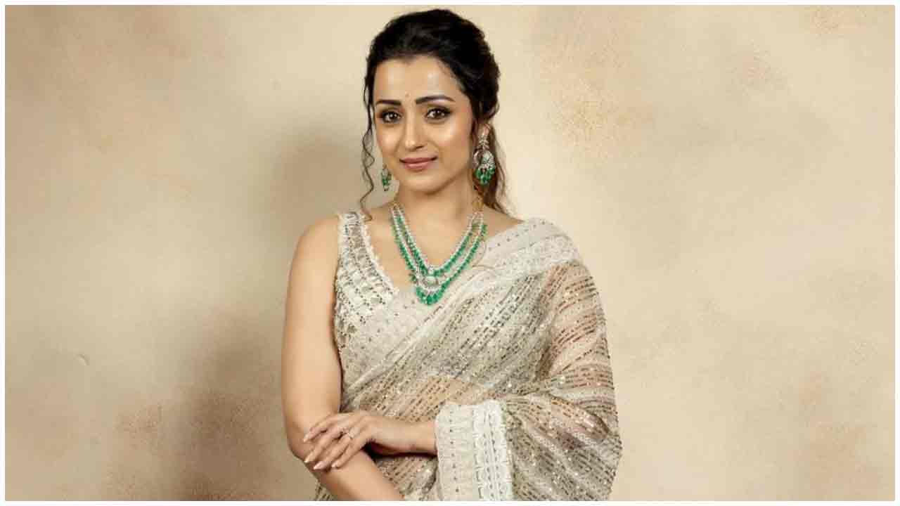 Trisha Krishnan | చీరలో మెరిసిపోతున్న త్రిష..