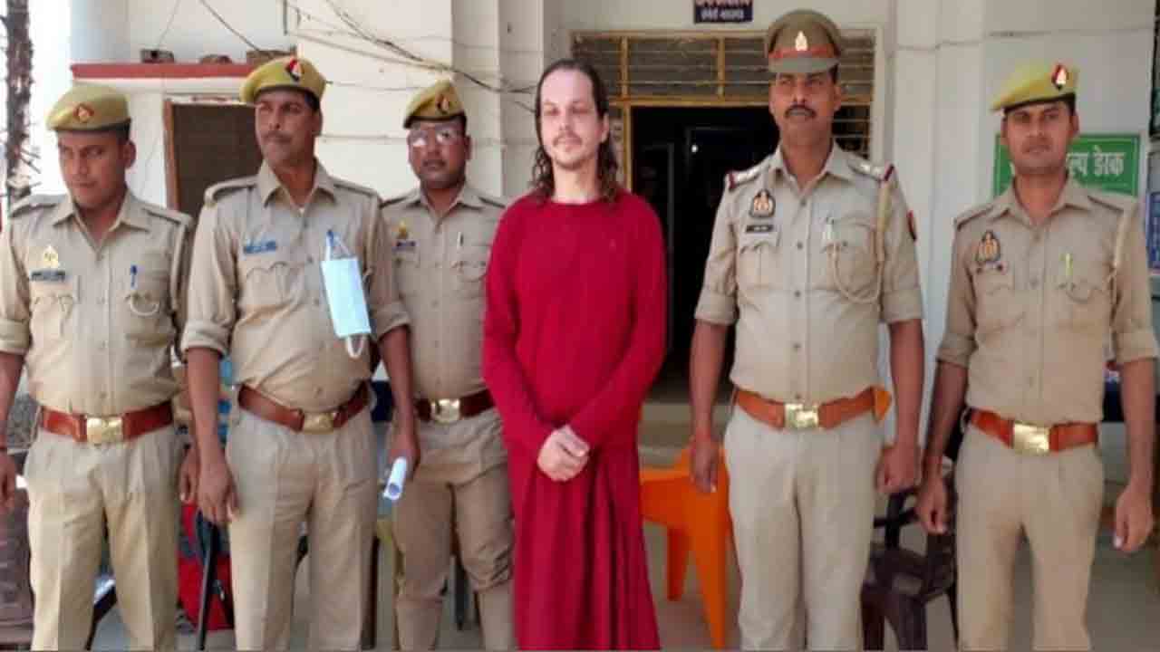 US National Jailed | నకిలీ వీసాతో భారత్‌లోకి ప్రవేశించిన అమెరికా జాతీయుడు.. రెండేళ్లు జైలు శిక్ష   విధించిన యూపీ కోర్టు