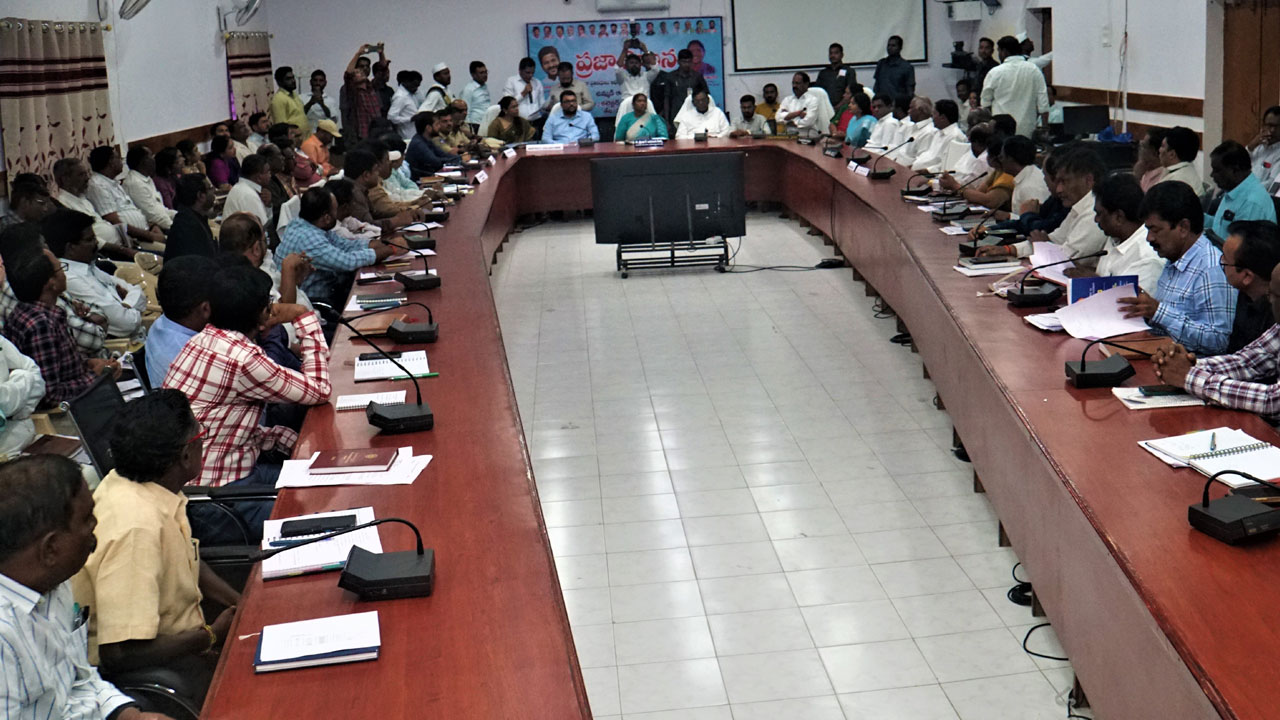 ప్రజా సంక్షేమానికి ఆరు గ్యారెంటీలు