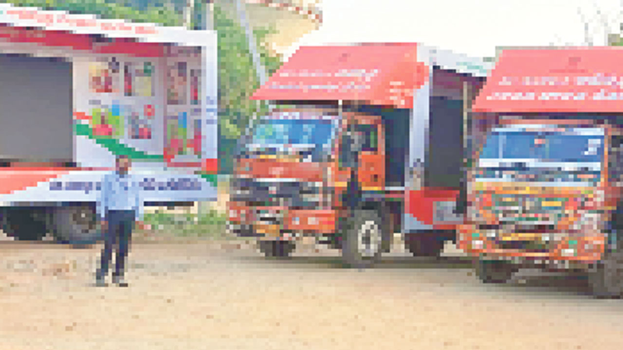 అర్హులందరికీ బీమా.. బ్యాంక్‌ అకౌంట్‌