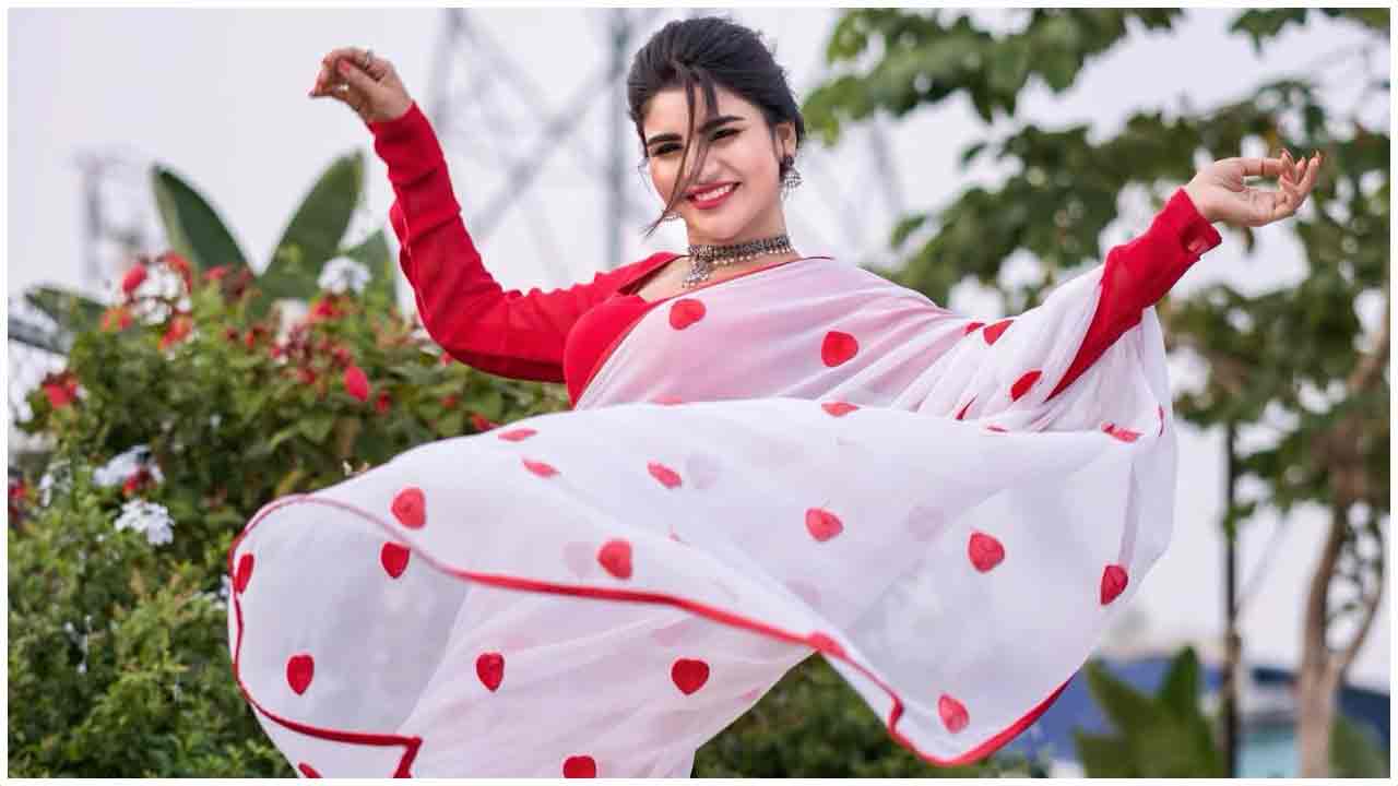 Varsha | లెహంగా వోణీలో కిర్రాక్ పుట్టిస్తున్న జబర్దస్త్ వర్ష..