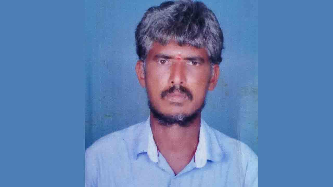 రైతు దంపతుల ఆత్మహత్యాయత్నం