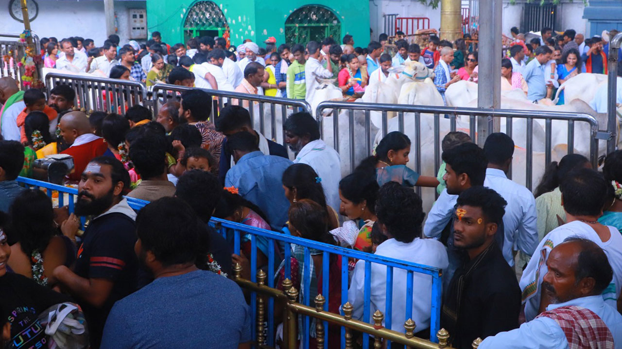 కిటకిటలాడిన రాజన్న క్షేత్రం