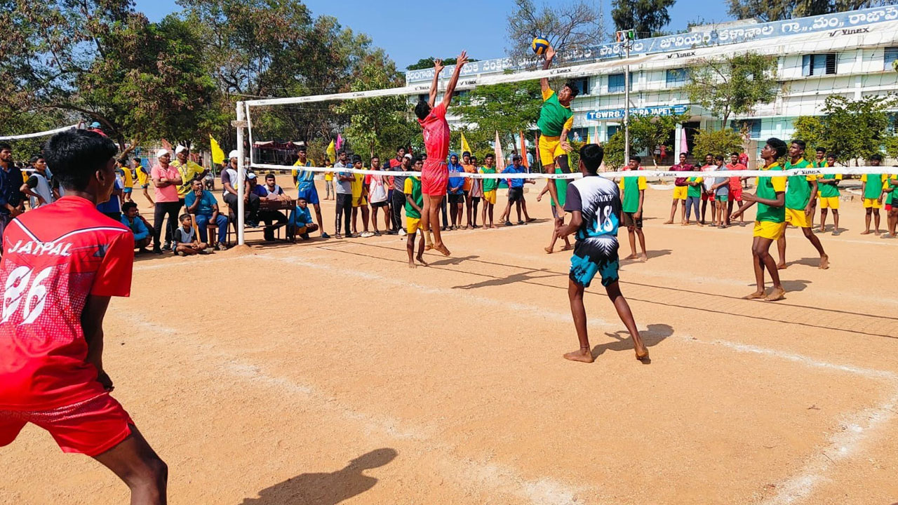 హోరాహోరీగా క్రీడా పోటీలు