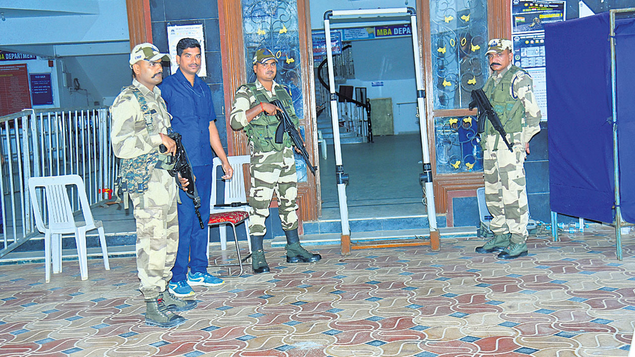 నేడే ప్రజా తీర్పు