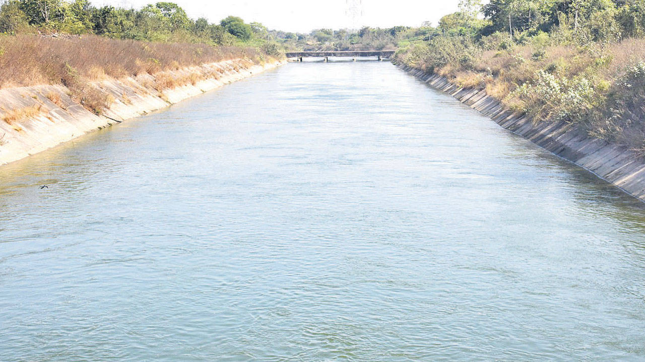 ఆరుతడికే నీళ్లు