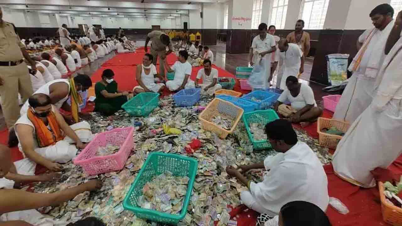 Income | యాదాద్రి లక్ష్మీనరసింహ స్వామి ఆలయ ఖజానాకు రూ. 54 లక్షల ఆదాయం