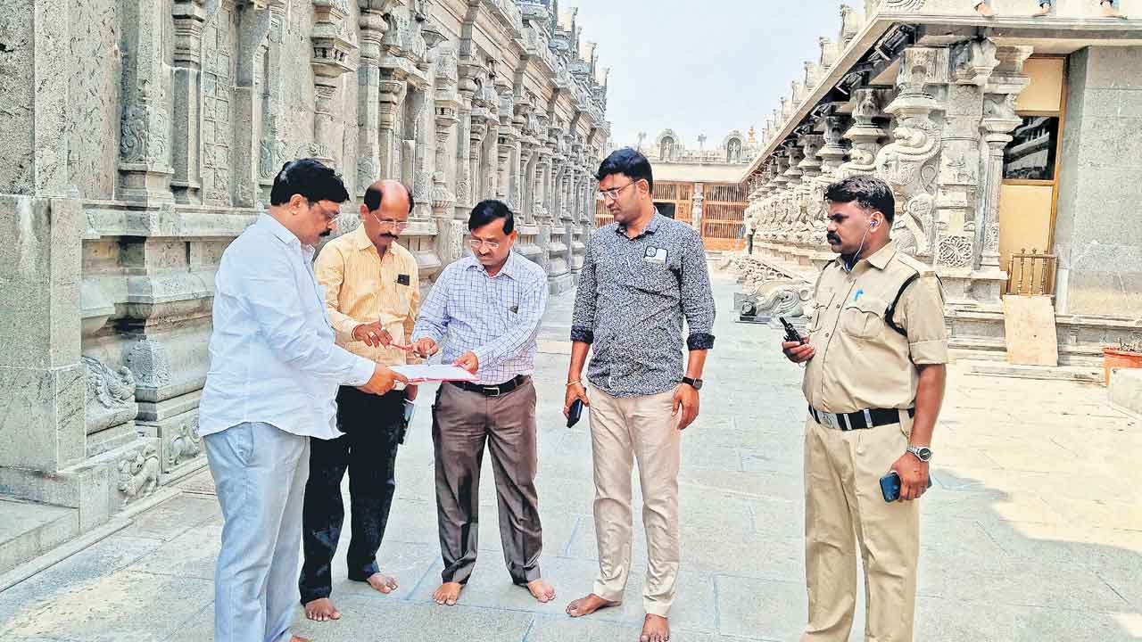 యాదగిరిగుట్టలో ఉత్తర ద్వార దర్శనానికి ఏర్పాట్లు