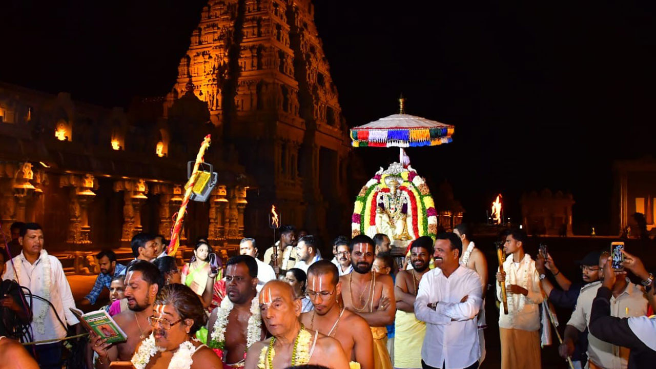 వటపత్రశాయిగా లక్ష్మీనరసింహస్వామి