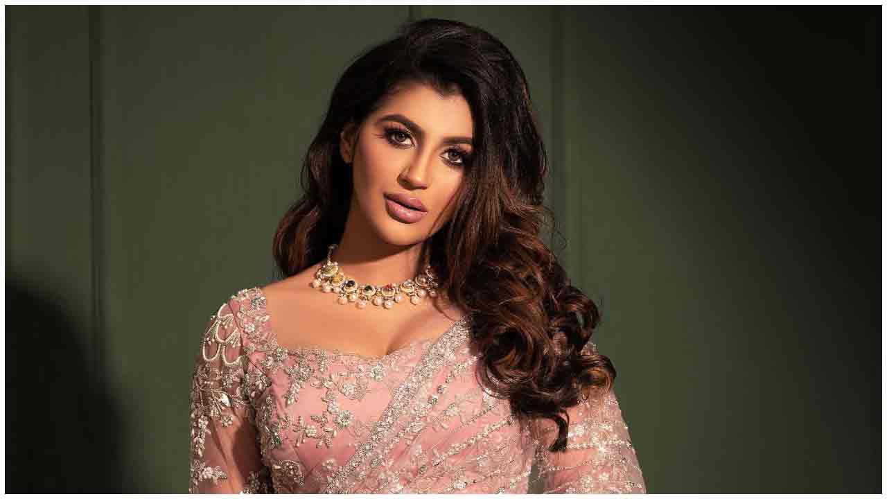 Yashika Aannand | గులాబీ చీరలో గుబాళిస్తున్న య‌షికా ఆనంద్‌..